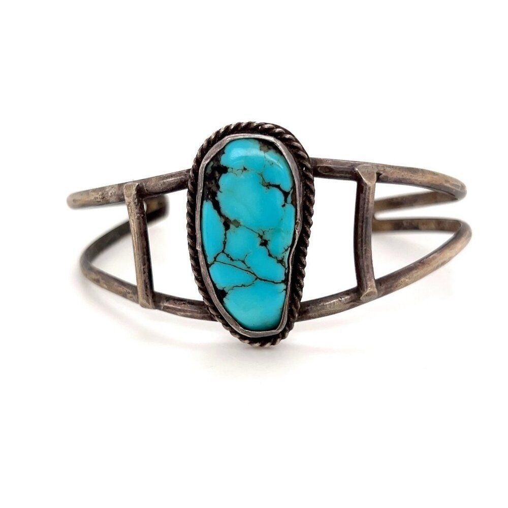 Oval‎ Shaped Turquoise Silver Cuff
